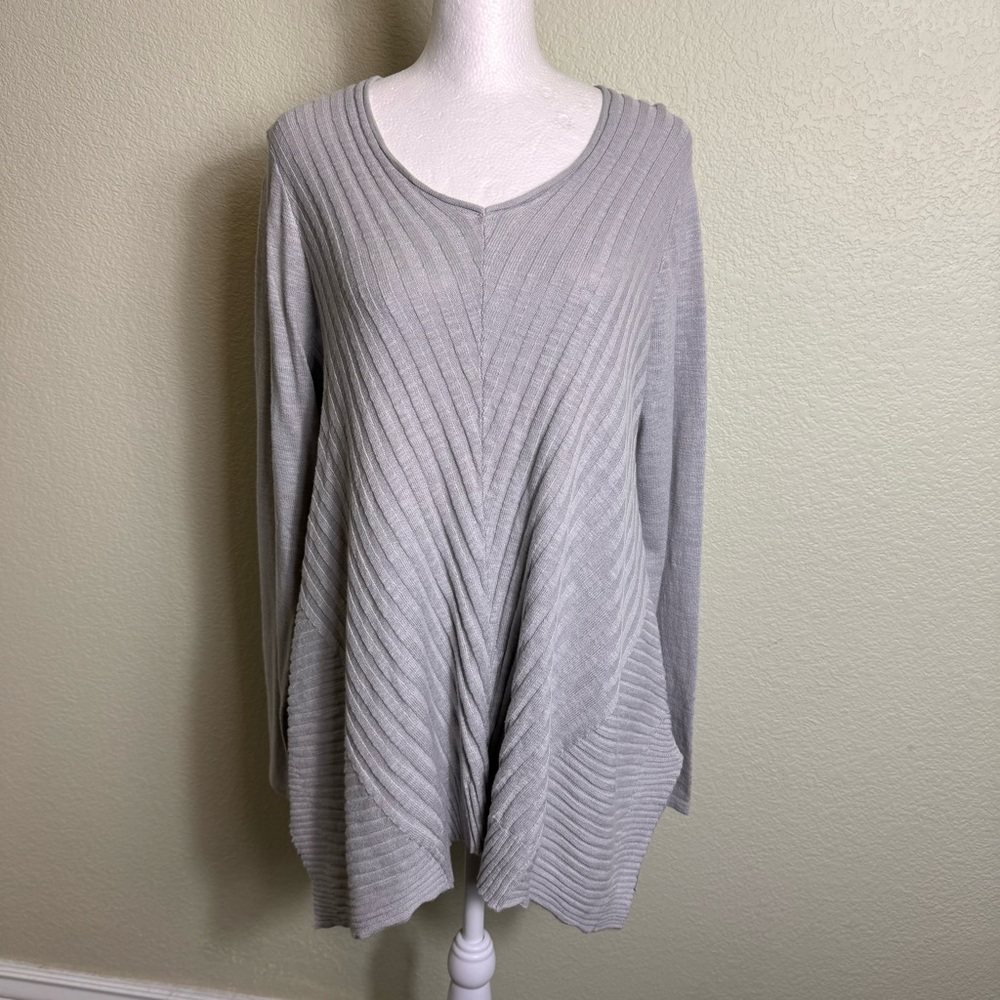 Beatrix Ost Silver‎ Pearl Ribbed Flowy Long Sleeve Sweater M V Neck NWT